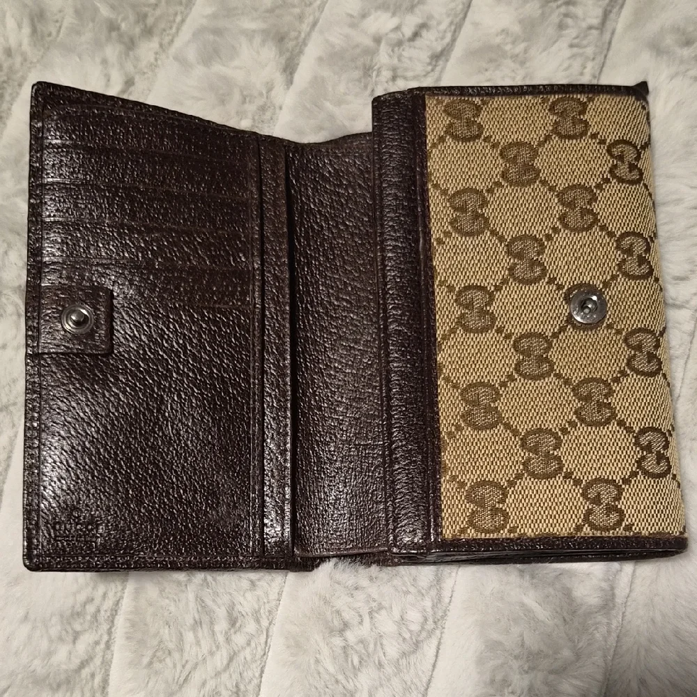 Gucci Beige and Brown Patterned Wallet - Picture 6 of 10